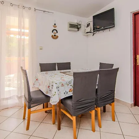 Apartamento In Otok With Wifi Vir
