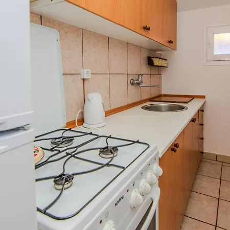 Apartamento In Otok With Wifi