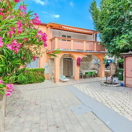 Apartamento In Otok With Wifi Vir