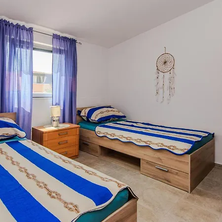 דירה In Otok With Wifi ויר