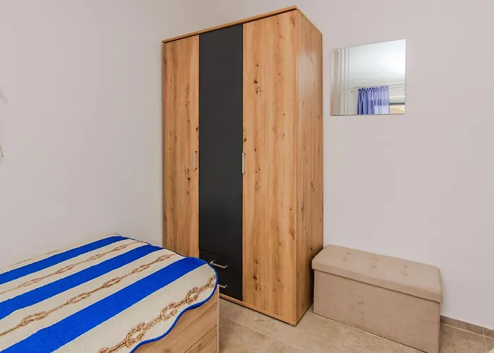 Apartman In Otok With Wifi *