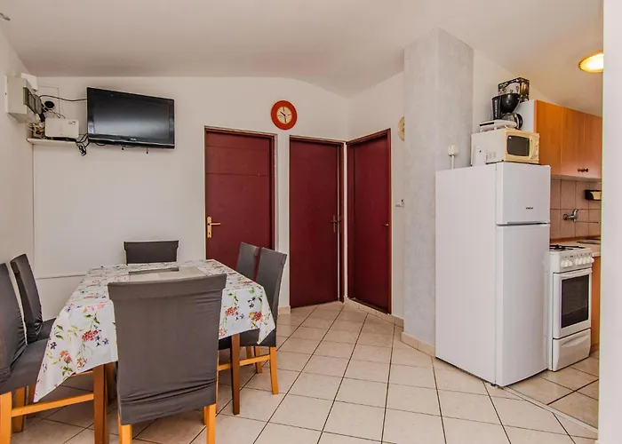 Apartman In Otok With Wifi Vir